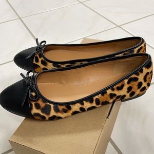 Beautiful J. Crew leopard flats, look very stylish and feels comfortable